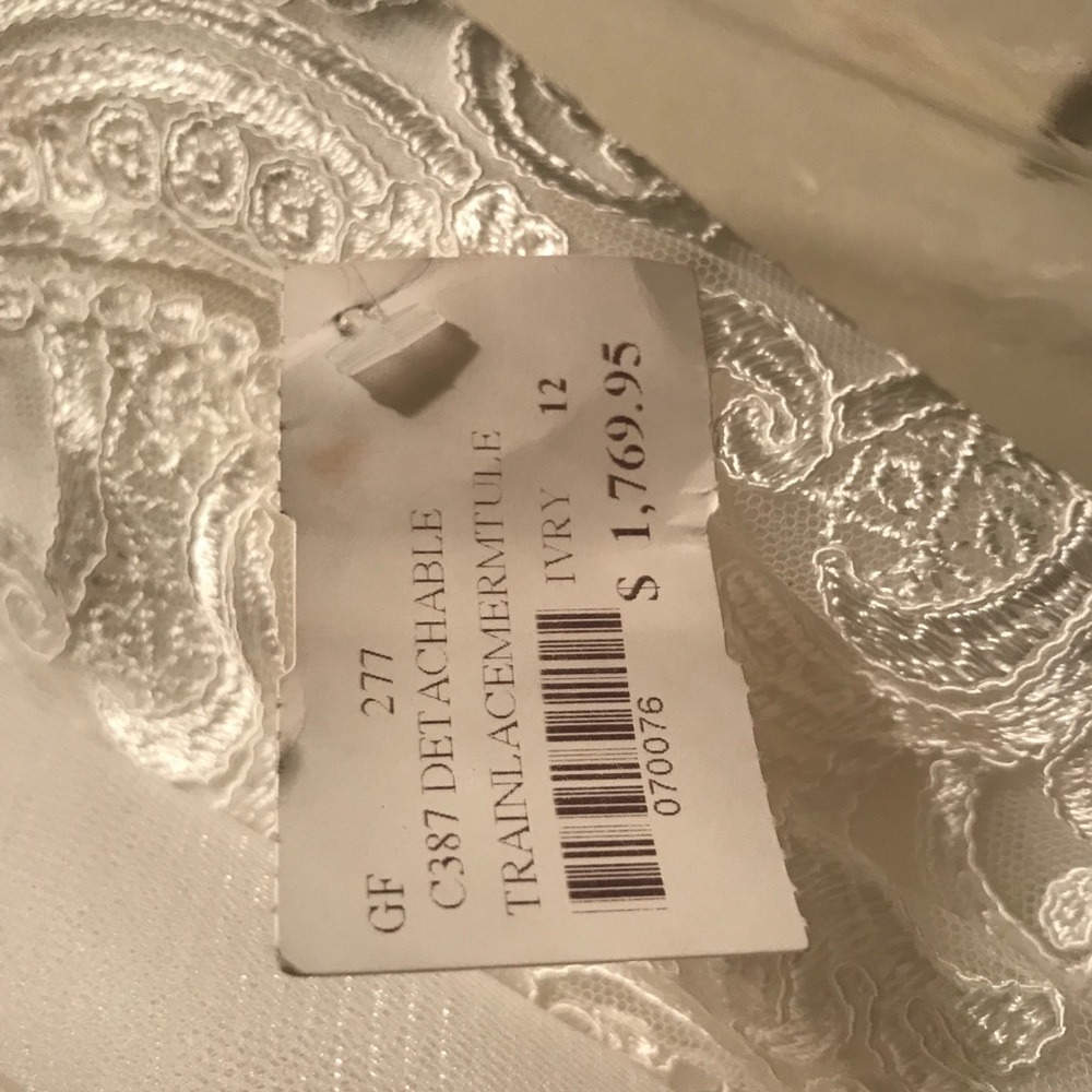 Allure Bridal style: C385
White lace A-line dress - Picture 4 of 8